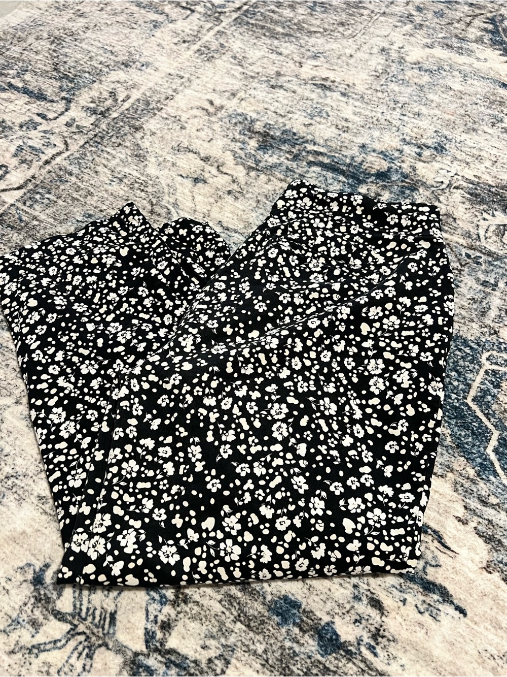 Black & White Floral Women's Floral Capri’s
